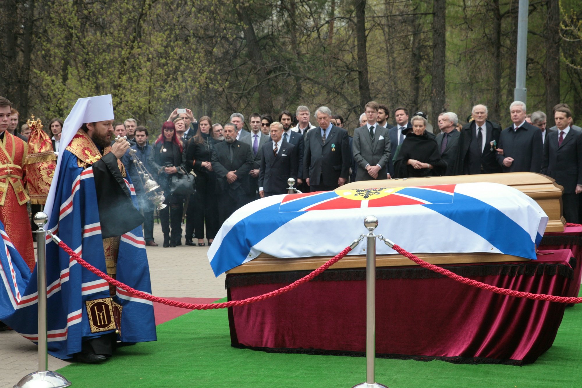30 апреля ПАРК перезахоронение Романовых.JPG